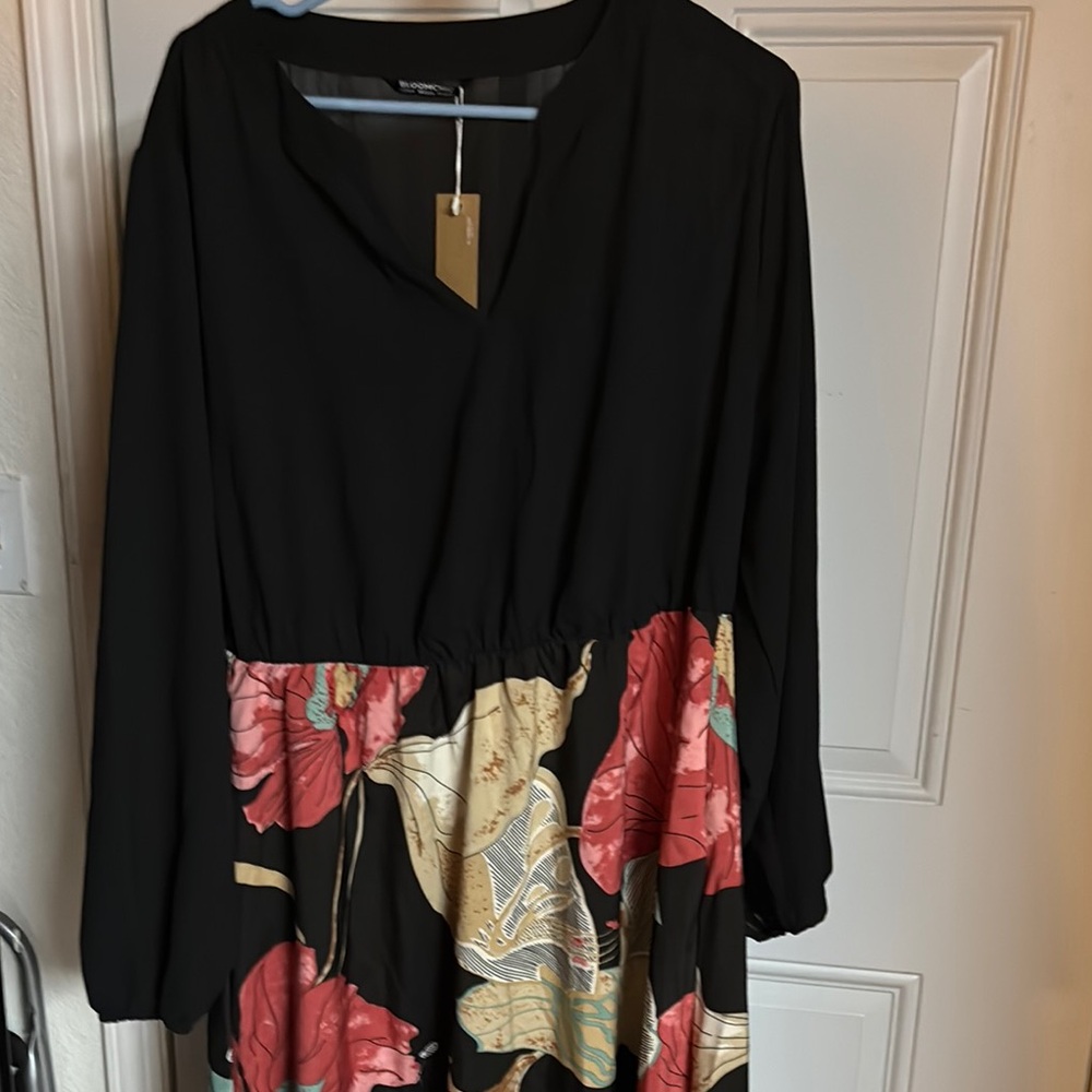 NWT black and Floral Long Sleeve Dress